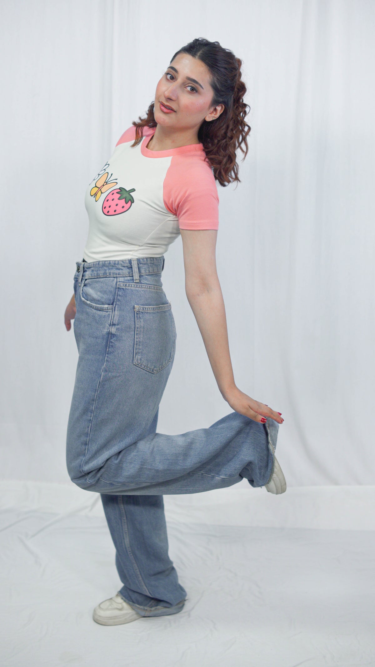 Cute Daisy Butterfly Strawberry Tee